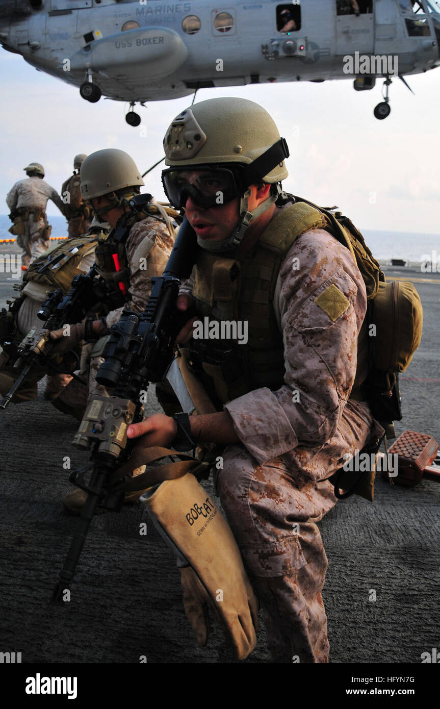Marines from the 13th Marine Expeditionary Unit take tactical positions ...