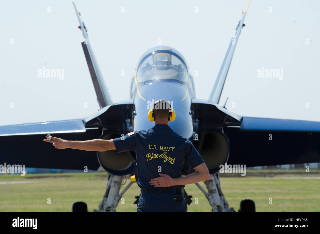 110416-N-IR859-030  FORT WORTH, Texas (April 16, 2011) Aviation Ordnanceman 2nd Class David Schooley signals Cmdr. Dave Koss, flight leader of the U.S. Navy flight demonstration squadron, the Blue Angels, to start up engine number two of an F/A-18 Hornet before launching for a flight demonstration at Naval Air Station Fort Worth Joint Reserve Base. The Blue Angels performed at the joint reserve base as part of the 2011 show season and in celebration of the Centennial of Naval Aviation. (U.S. Navy photo by Mass Communication Specialist 2nd Class Jen Blake/Released) US Navy 110416-N-IR859-030 Th Stock Photo