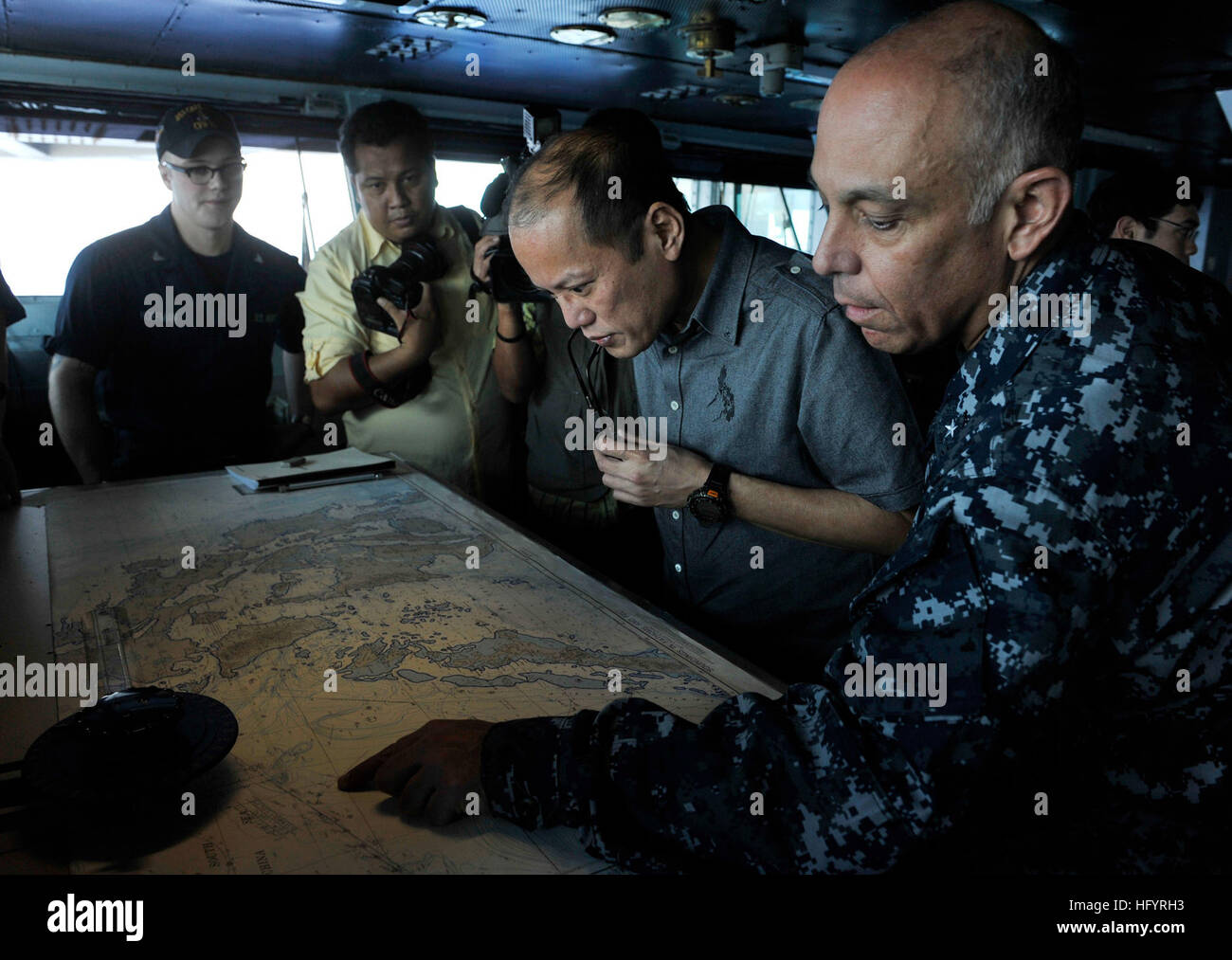 110514-N-DR144-197 PACIFIC OCEAN (May 14, 2011) Republic of the Philippines President Benigno Aquino III studies charts of the Philippines with Rear Adm. Samuel Perez, commander of Carrier Strike Group (CSG) 1 on the navigation bridge aboard the Nimitz-class aircraft carrier USS Carl Vinson (CVN 70). Carl Vinson and Carrier Air Wing (CVW) 17 are underway in the U.S. 7th Fleet area of responsibility. (U.S. Navy photo by Mass Communication Specialist 2nd Class James R. Evans/Released) US Navy 110514-N-DR144-197 Republic of the Philippines President Benigno Aquino III studies charts of the Philip Stock Photo