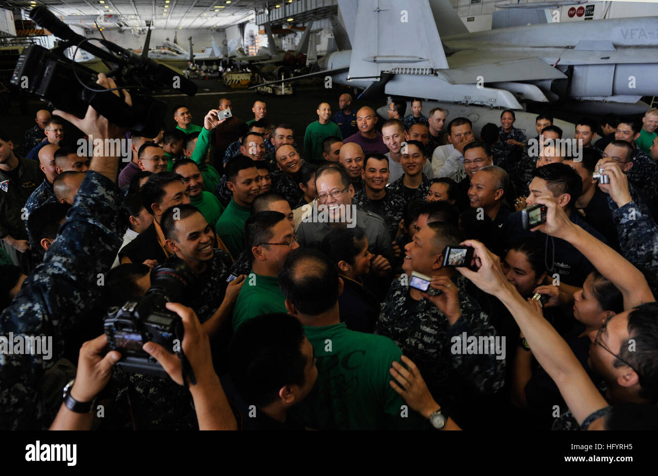 110514-N-DR144-590 PACIFIC OCEAN (May 14, 2011) Republic of the Philippines President Benigno Aquino III meets with Filipino Sailors in the hangar bay aboard the Nimitz-class aircraft carrier USS Carl Vinson (CVN 70). Carl Vinson and Carrier Air Wing (CVW) 17 are currently underway in the U.S. 7th Fleet area of responsibility. (U.S. Navy photo by Mass Communication Specialist 2nd Class James R. Evans/Released) US Navy 110514-N-DR144-590 Republic of the Philippines President Benigno Aquino III meets with Filipino Sailors in the hangar bay aboard the Nimitz Stock Photo
