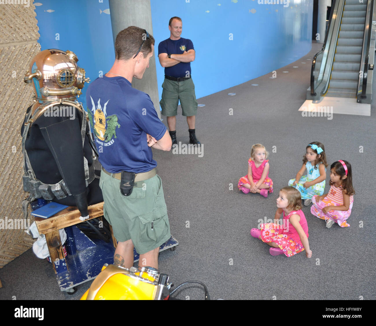 Us navy diving suit hires stock photography and images Alamy