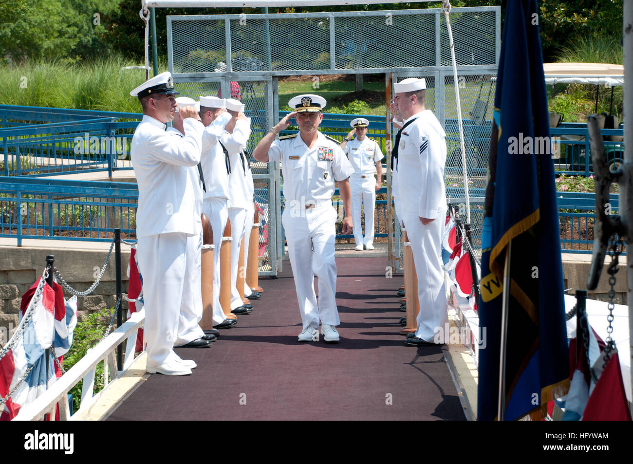 110614-N-MA266-233 CHATTANOOGA, Tenn. (June 14, 2011) Reserve component Sailors assigned to Navy Operational Support Center Chattanooga stand as side boys for Vice Adm. Harry B. Harris Jr., commander of U.S. 6th Fleet, aboard the Delta Queen during Chattanooga Navy Week. Navy Weeks are designed to show Americans the investment they have made in their Navy as a Global Force for Good, and increase awareness in cities that do not have a significant Navy presence. (U.S. Navy photo by Sonar Technician 1st Class Emary F. Bryant/Released) US Navy 110614-N-MA266-233 Reserve component Sailors stand as  Stock Photo
