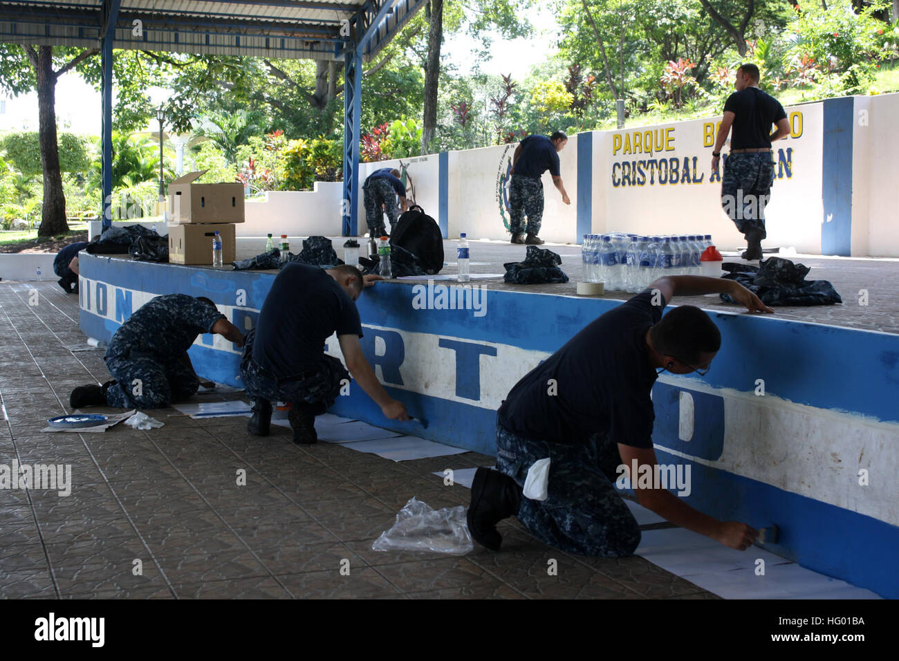 110831-N-ZI300-064  ACAJUTLA, El Salvador (Aug. 31, 2011) Sailors assigned to the guided-missile frigate USS Thach (FFG 43) paint the stage and pavilion at the Cristobal Aleman Botanical Park as part of a community service project during a port visit. Thach is deployed to Central and South America supporting Southern Seas 2011. (U.S. Navy photo by Mass Communication Specialist 1st Class Steve Smith/Released) US Navy 110831-N-ZI300-064 Sailors assigned to the guided-missile frigate USS Thach (FFG 43) paint the stage and pavilion at the Cristobal Aleman B Stock Photo