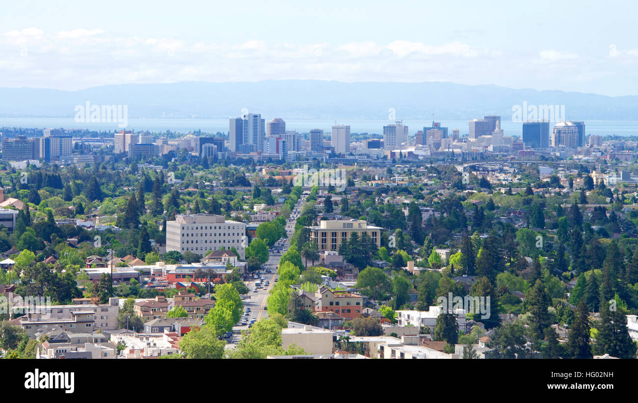 View of Downtown Oakland with Berkeley in the foreground, view from above University of California Berkeley on an overcast hazy Northern California da Stock Photo