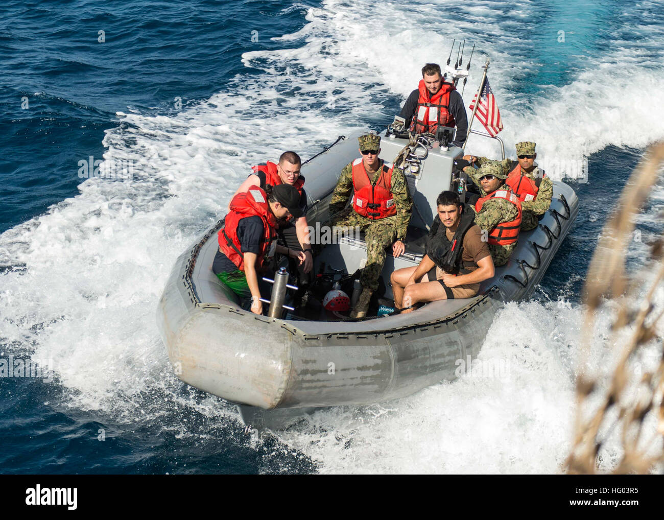 160816-N-GP524-010 ARABIAN GULF (Aug. 16, 2016) Sailors assigned to the guided-missile destroyer USS Stout (DDG 55) transport Sailors from U.S. Coast Guard Island-class patrol cutter USCGC Monomoy (WPB 1326) in a rigid hull inflatable boat during a Commander, Task Force 55 bilateral exercise with the Iraqi Navy. The U.S. participates in bilateral exercises with partner nations routinely to build and strengthen interoperability throughout the region. Commander, Task Force 55 controls surface forces including U.S. Navy patrol crafts and U.S. Coast Guard patrol boats throughout the U.S. 5th Fleet Stock Photo