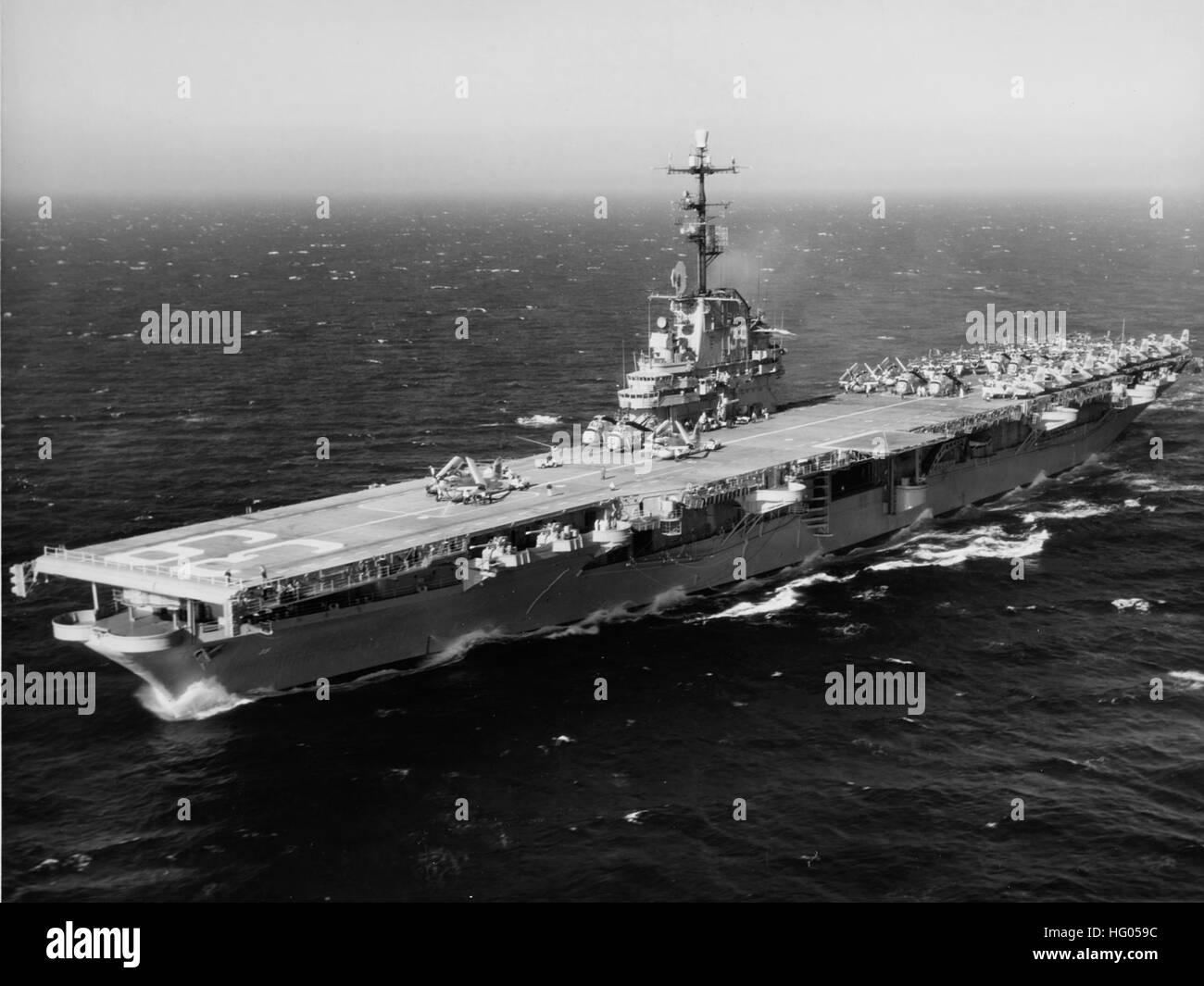 USS Lake Champlain (CVS-39) at sea in 1960 Stock Photo - Alamy