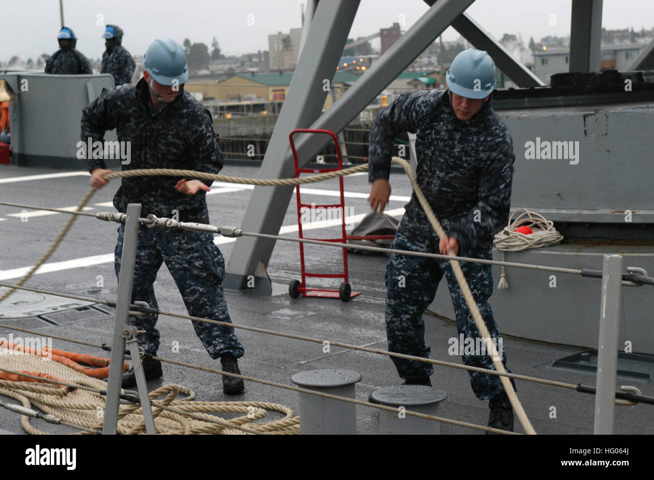 Guided missile frigate uss ingraham ffg 61 hi-res stock photography and ...
