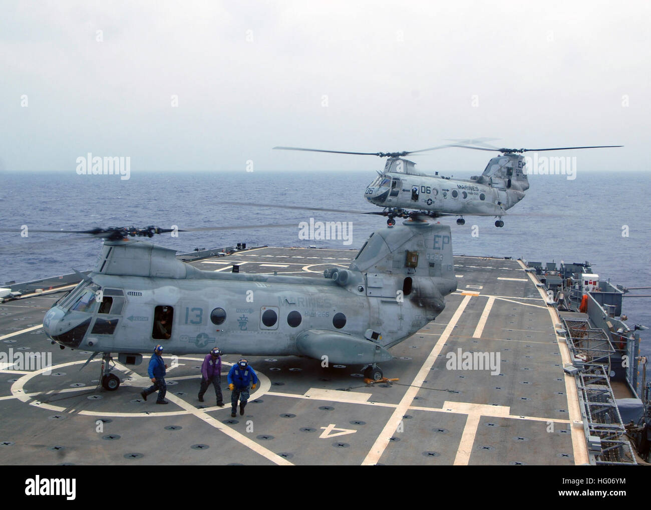 Ch 46e sea knight helicopters hi-res stock photography and images - Alamy