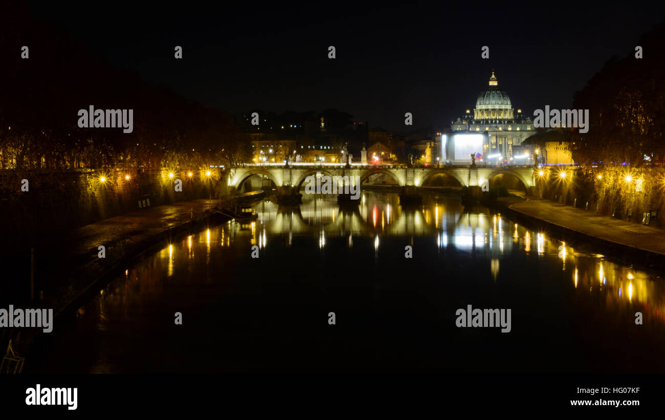 St. Peter's Basilica in Rome at night Stock Photo - Alamy