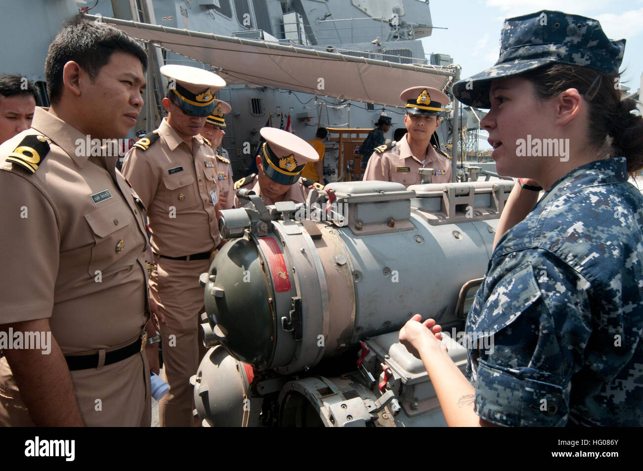 Assigned to the guided missile destroyer uss mustin ddg 89 hi-res stock ...