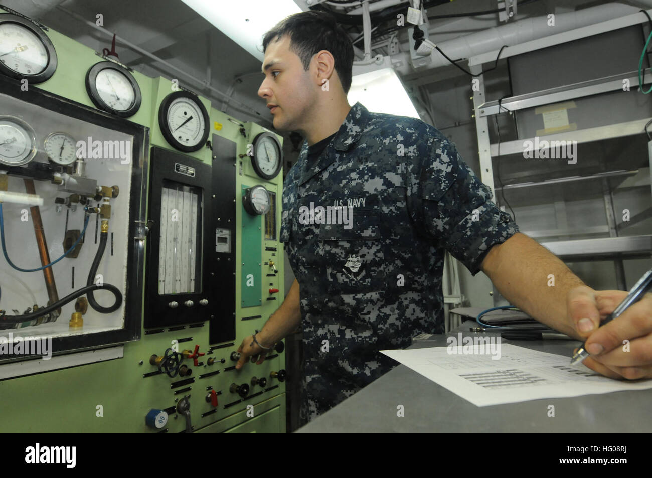 Aircrew survival equipmentman 3rd class hi-res stock photography and ...