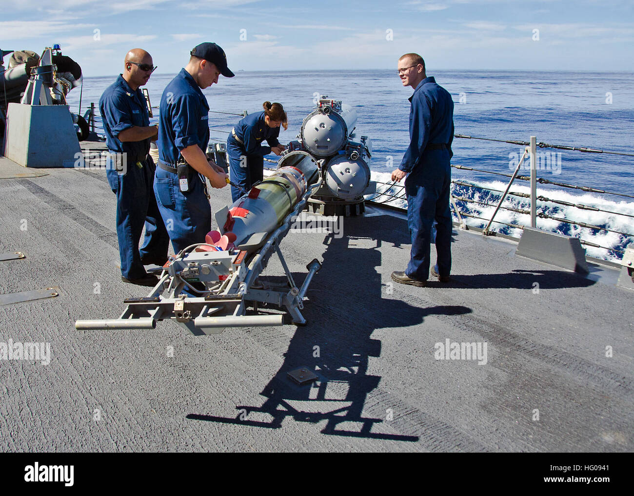 111115-N-RI884-254 PACIFIC OCEAN (Nov. 15, 2011) Sailors aboard the ...