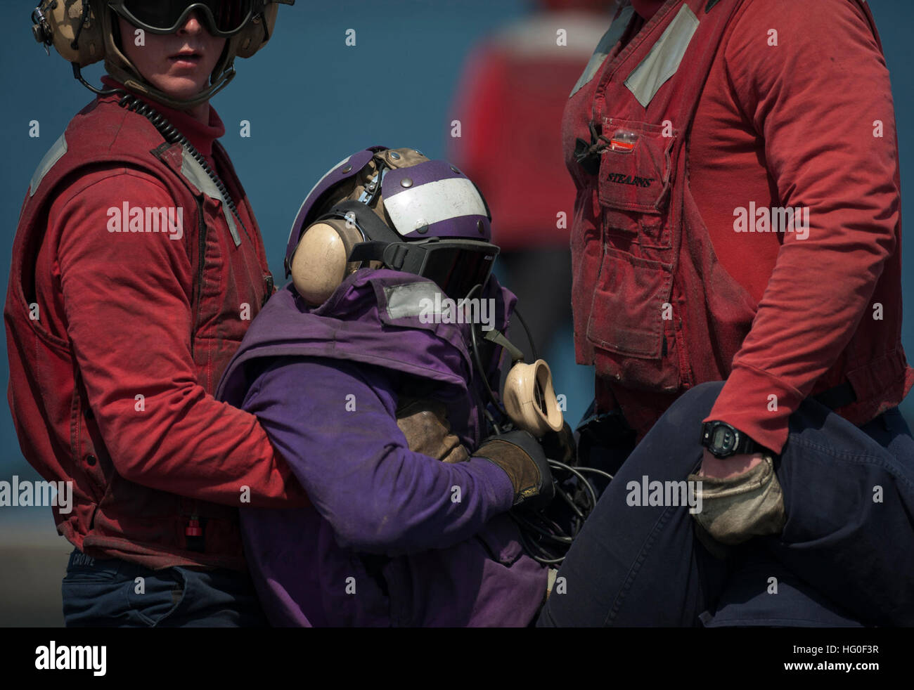 Sailors with the crash and salvage division conduct simulated rescues ...