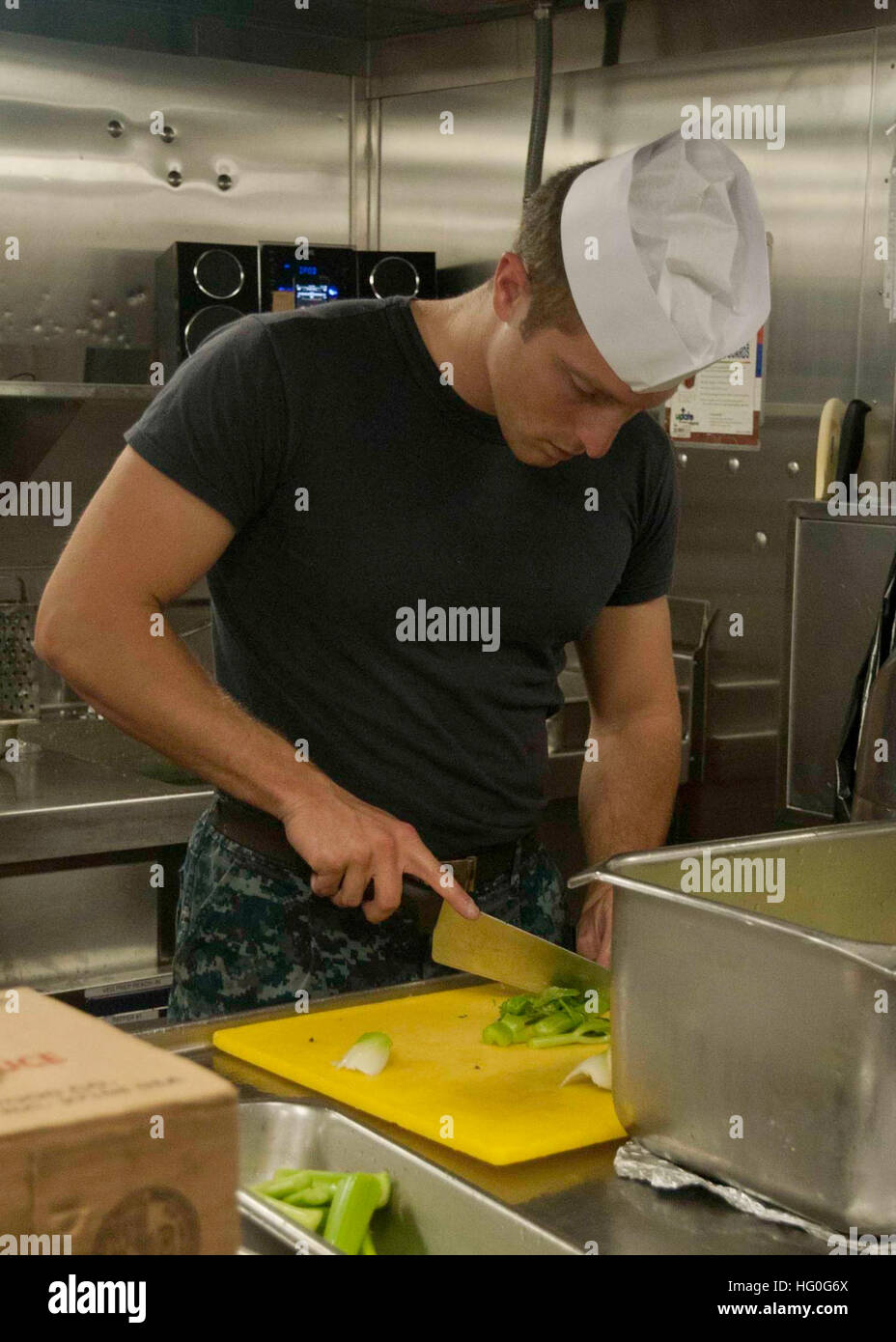 U.S. Navy Seaman David Bulger prepares a meal for the crew aboard the amphibious transport dock ship USS New York (LPD 21) in the Atlantic Ocean Dec. 7, 2012. New York was part of the Iwo Jima Amphibious Readiness Group and was under way conducting maritime security operations and theater security cooperation efforts in the U.S. 6th Fleet area of responsibility. (U.S. Navy photo by Mass Communication Specialist Seaman Cyrus Roson) USS New York operations 121207-N-YO707-011 Stock Photo