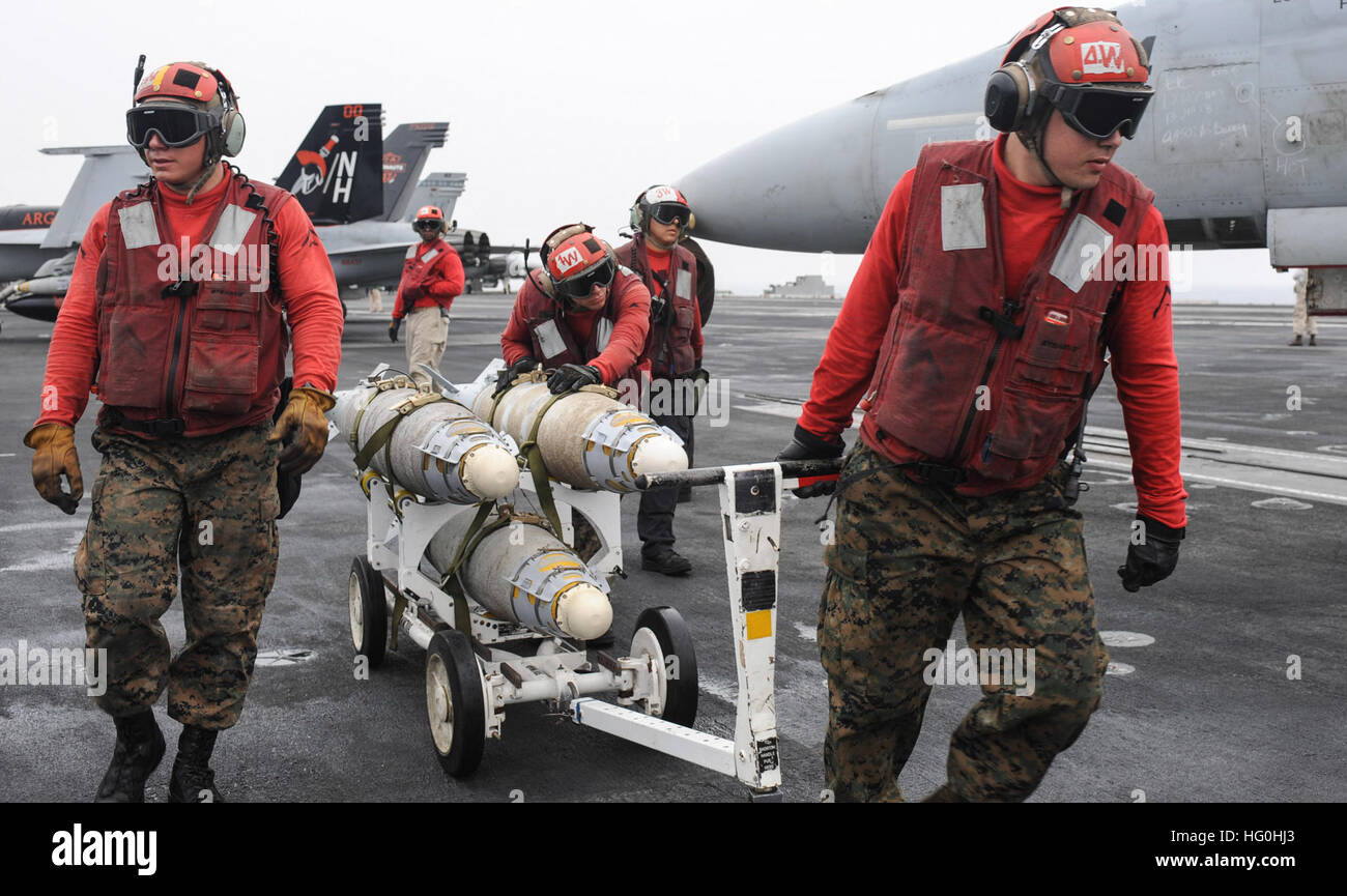 Marines assigned to the Death Rattlers of Marine Fighter Attack ...