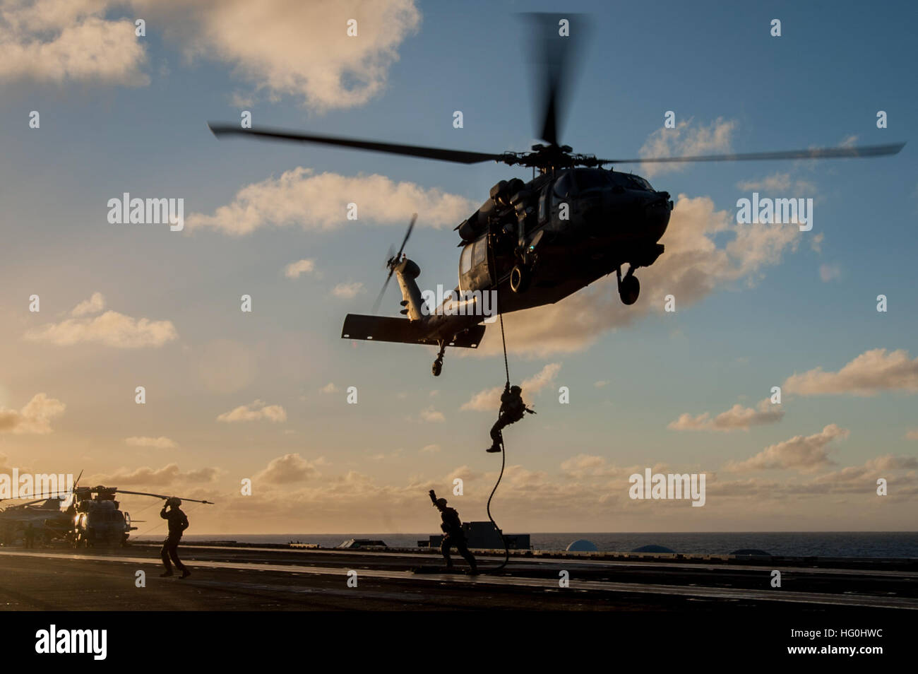 Seahawk Fast Roping Uss george washington hsc 12 hi-res stock photography and images - Alamy