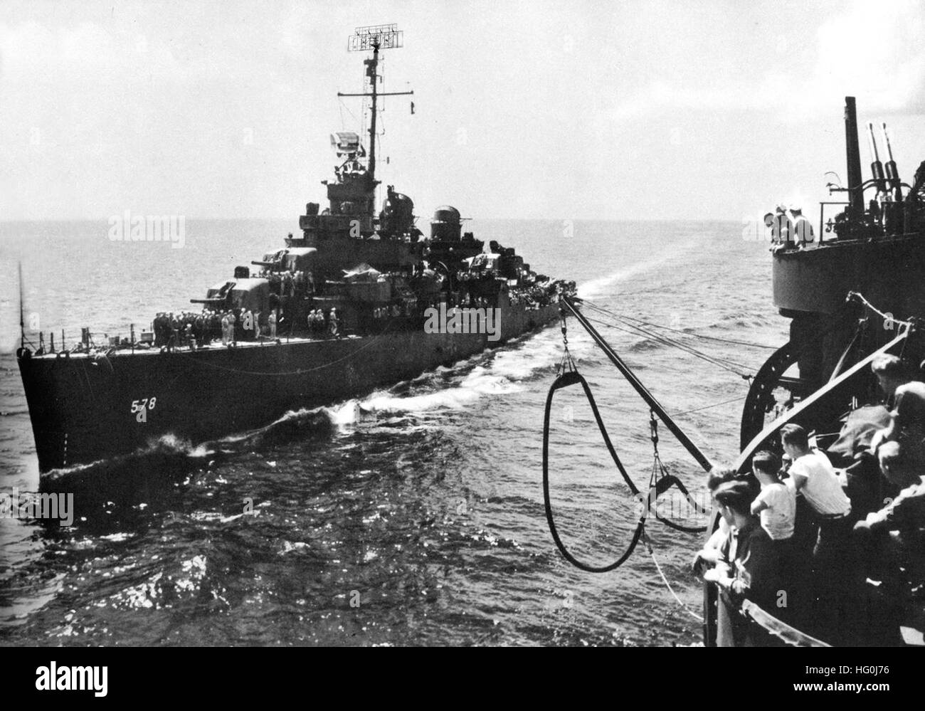 USS Wickes (DD578) refueling from USS Biloxi (CL80) c1944 Stock Photo