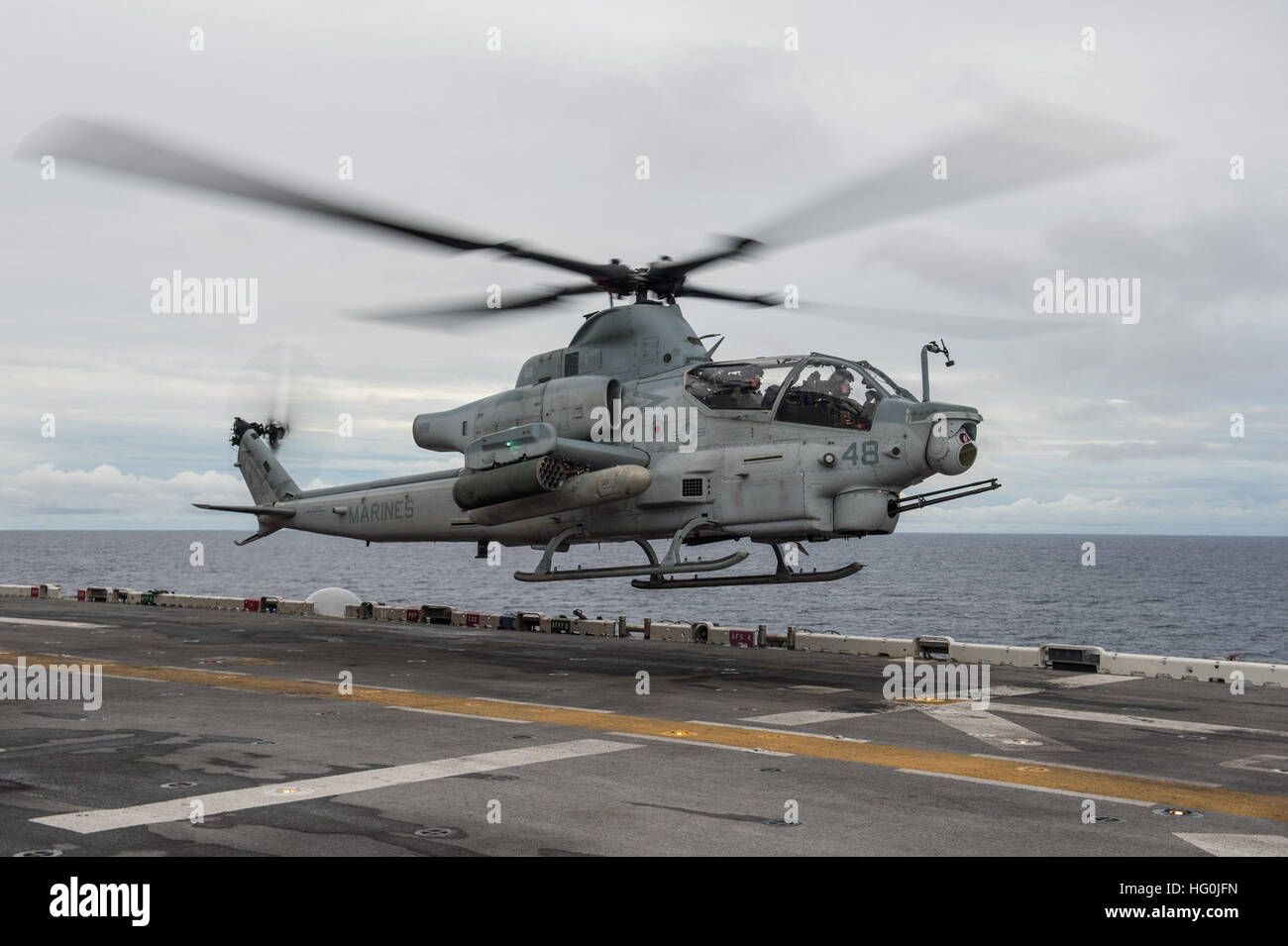 130925-N-JP249-031 PACIFIC OCEAN (Sept. 25, 2013) An AH-1Z Super Cobra lands on the flight deck of the amphibious assault ship USS Boxer (LHD 4). Boxer is currently deployed in the U.S. 7th Fleet area of responsibility conducting maritime security operations and theater security cooperation efforts as part of the Boxer Amphibious Ready Group. (U.S. Navy photo by Mass Communication Specialist 2nd Class Kenan O’Connor/Released) USS Boxer Flight Operations 130925-N-JP249-031 Stock Photo