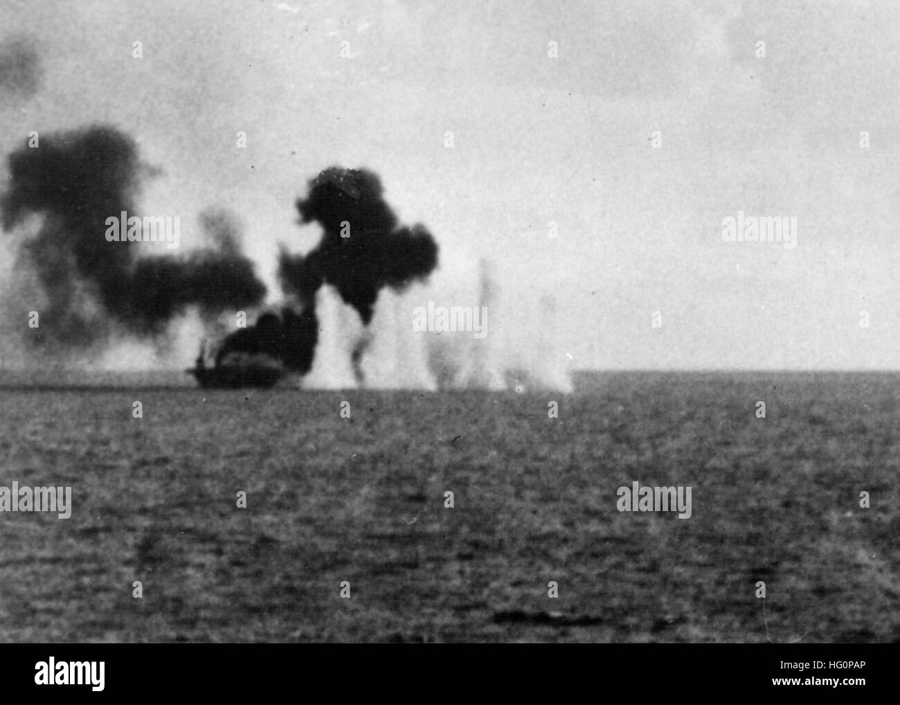 USS Gambier Bay (CVE73) under fire at Samar 1944 Stock Photo Alamy