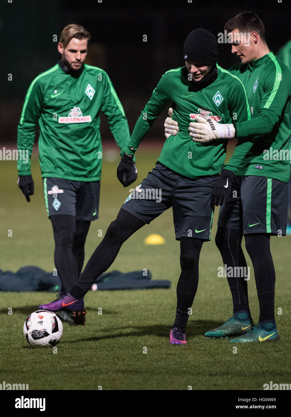 Bremen, Germany. 2nd Jan, 2017. Justin Eilers (l-r), Aron Johannsson and goalkeeper Michael Zetterer of the Bundesliga soccer club Werder Bremen in action during the first training session for the second half of the season in Bremen, Germany, 2 January 2017. Photo: Ingo Wagner/dpa/Alamy Live News Stock Photo