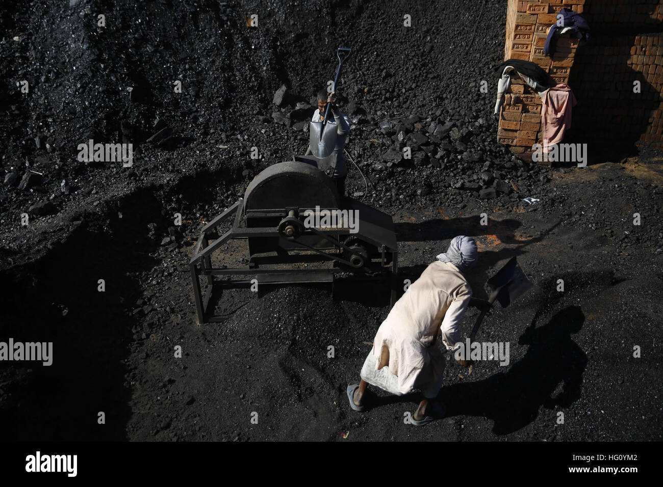 Migrant nepalese hires stock photography and images Alamy