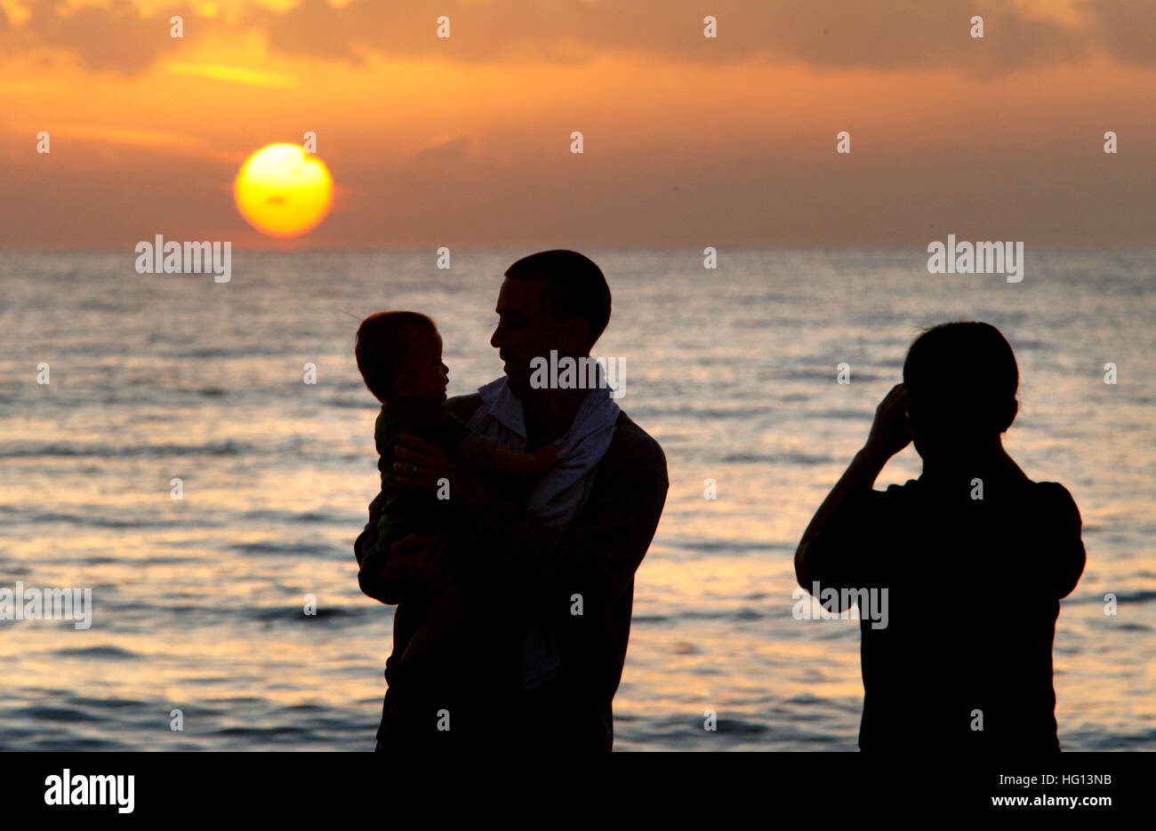 Florida, USA. 3rd Jan, 2017. 1010110 (Lannis Waters/The Palm Beach Post) LAKE WORTH - Jae Eun Kim (cq) takes a photo of her husband Lee Tanton (cq) and their son, Richard Kim Tanton (cq) at Lake Worth Municipal Beach as the sun rises New Years Day. It's Richard's first New Year; he was born January 2 last year. Jae says it is a tradition in her culture to greet the first sunrise of the year and make wishes for the new year, and she wants to continue the tradition here. The family lives in Lake Worth. © Lannis Waters/The Palm Beach Post/ZUMA Wire/Alamy Live News Stock Photo