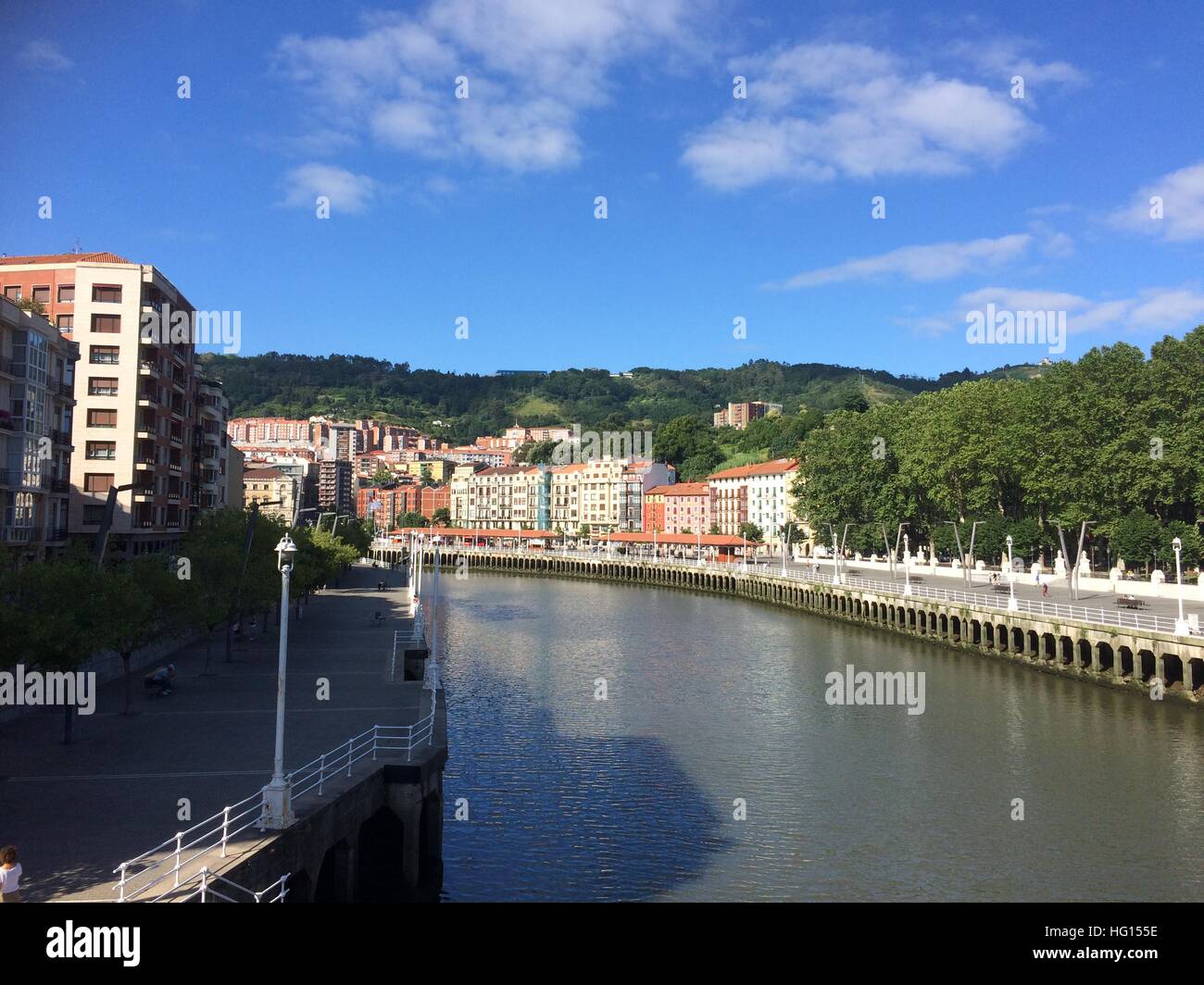 Bilbao, Spanien. 28th July, 2016. Die Altstadt von Bilbao (Spanien), aufgenommen am 28.07.2016. Aus der dahinsiechenden Industriestadt ist dank des Guggenheim-Museums ein Touristenmagnet geworden. Mehr als 19 Millionen Kunstfreunde aus aller Welt haben seit Oktober 1997 das Guggenheim-Museum besucht. (zu dpa «Wiedergeburt dank der Kunst: Guggenheim Bilbao feiert Jubiläum») Foto: Carola Frentzen/dpa /dpa/Alamy Live News Stock Photo