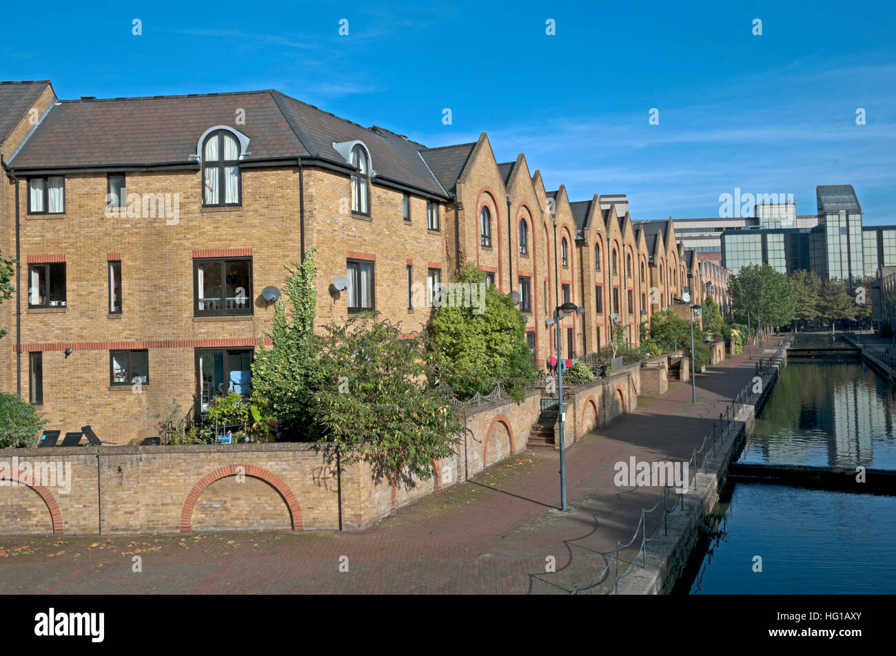 Wapping basin hi-res stock photography and images - Alamy