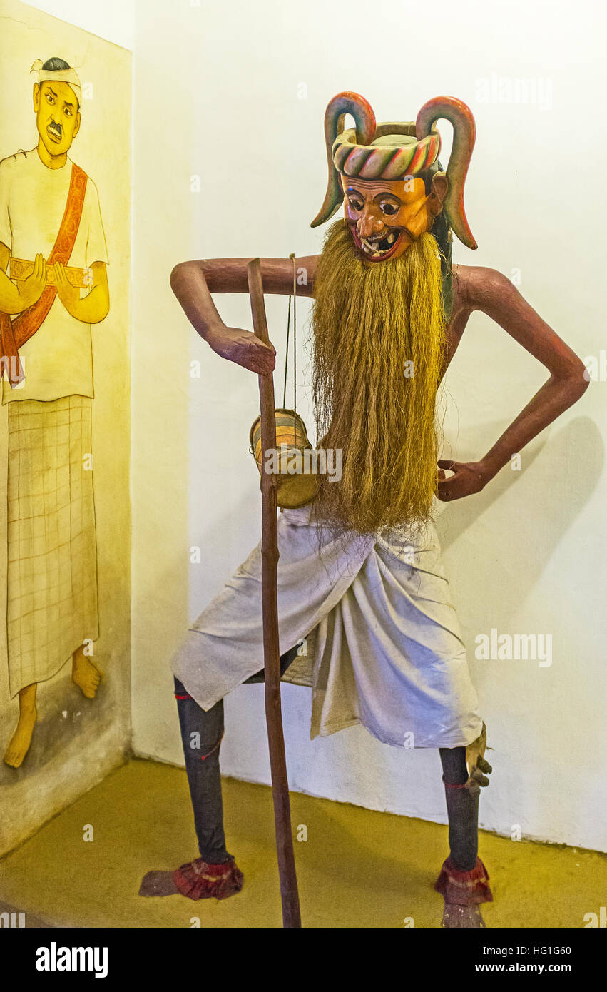The costume and mask of Anabera Kolama for traditional Kolam Dance Stock Photo