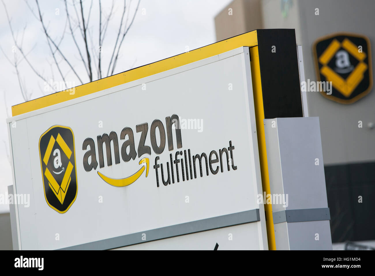 Amazon fulfillment hi-res stock photography and images - Alamy