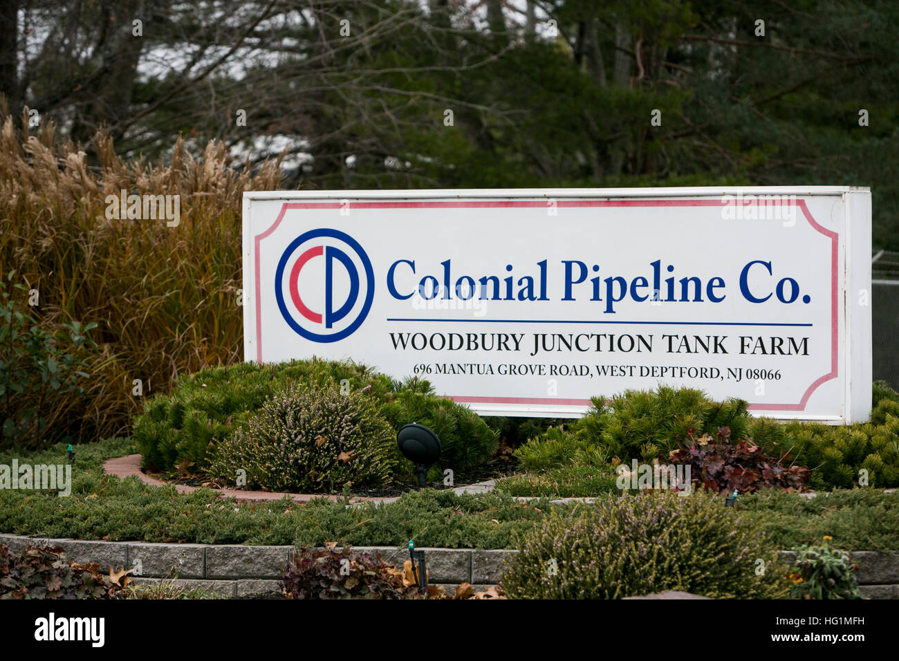 A logo sign outside of a Colonial Pipeline Company Tank Farm in Paulsboro, New Jersey on December 11, 2016. Stock Photo