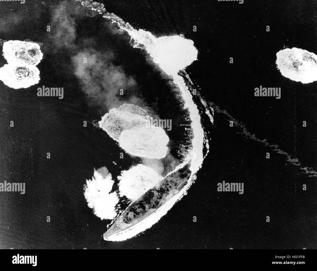 Yamato under air attack Stock Photo Alamy