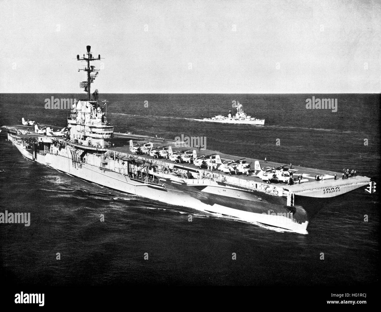 USS Kearsarge (CVS-33) underway c1959 Stock Photo - Alamy