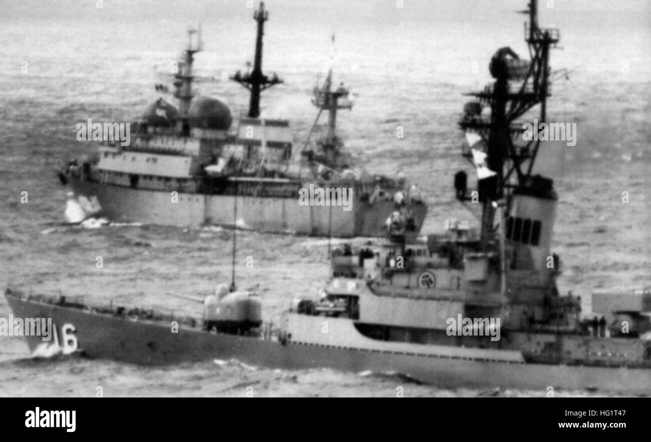 USS Joseph Strauss (DDG-16) and Soviet Balzam AGI 1988 Stock Photo