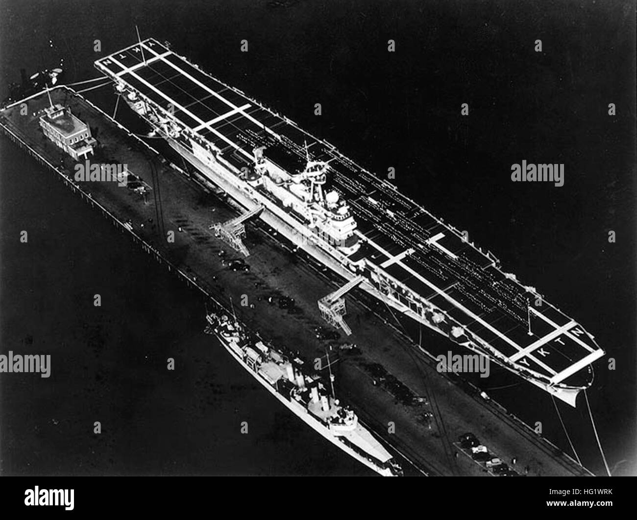 Uss yorktown aircraft carrier Black and White Stock Photos & Images - Alamy