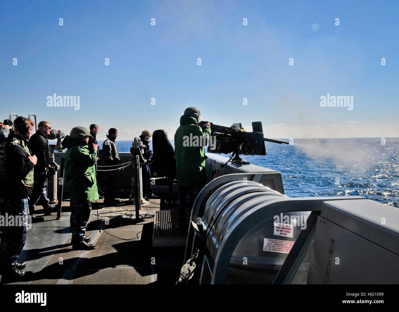 Information Systems Technician 2nd Class Justin Stone, from Kingsport, Tenn., fires an M2HB .50-caliber machine gun aboard the amphibious transport dock ship USS New York (LPD 21). (U.S. Navy photo by Mass Communication Specialist 2nd Class Cyrus Roson/Released) USS New York live-fire exercise 140122-N-YO707-312 Stock Photo