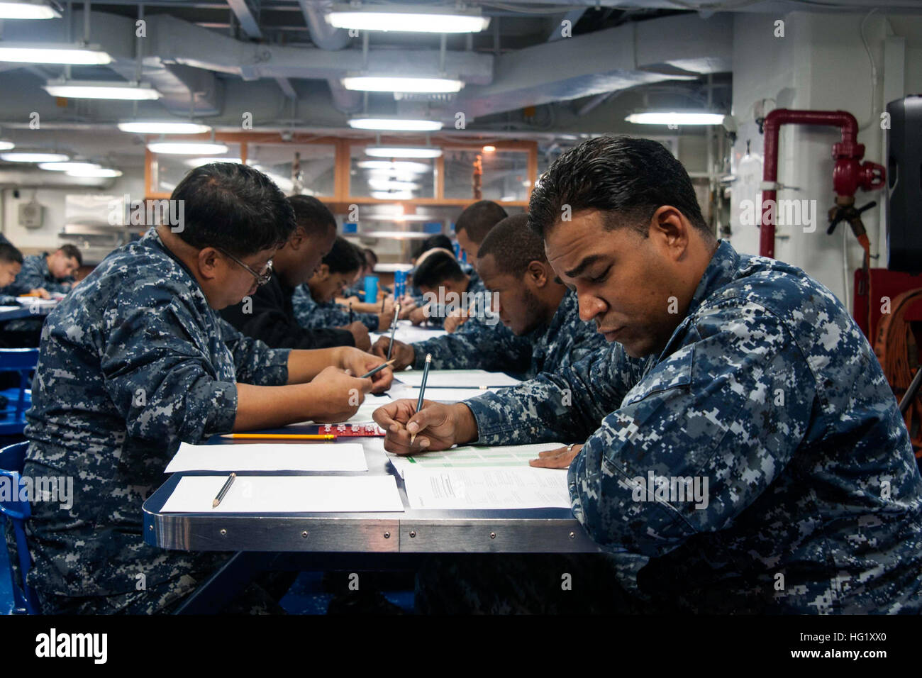 Sailors aboard the amphibious assault ship USS Peleliu (LHA 5) take the ...