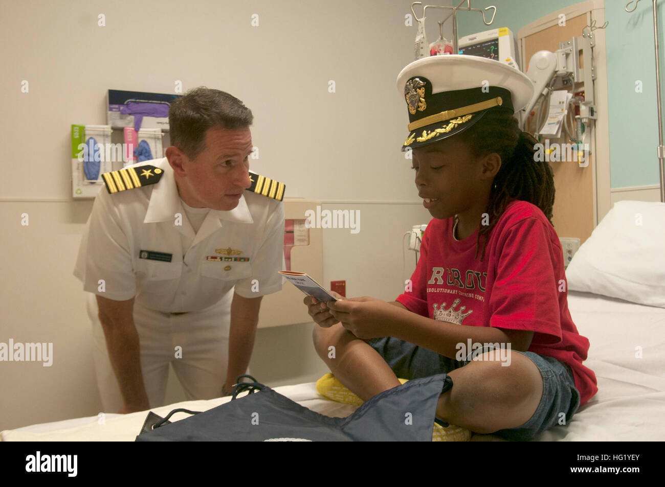 140430-N-GC472-398 FT. LAUDERDALE, Fla. (April 30, 2014) Capt. Kenneth Coleman, executive officer of the amphibious transport dock ship USS New York (LPD 21), visits children at the Joe DiMaggio Children's Hospital during Fleet Week Port Everglades. This is the 24th annual Fleet Week in Port Everglades, South Florida's annual celebration of the maritime services. (U.S. Navy photo by Mass Communication Specialist 3rd Class Angus Beckles/Released) USS New York operations 140430-N-GC472-398 Stock Photo