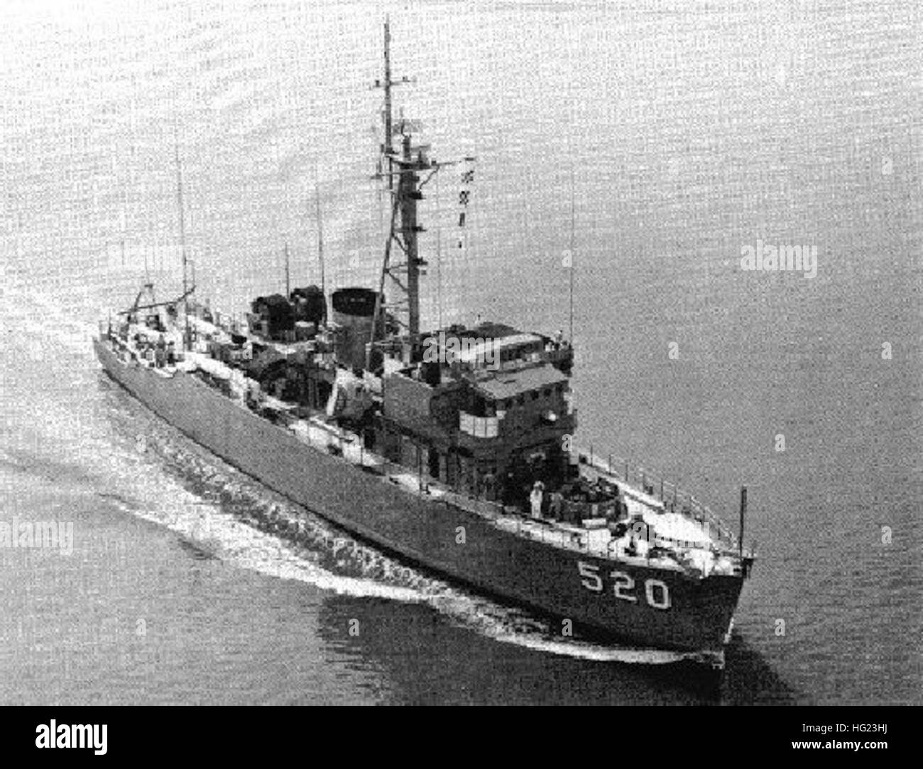 USS Alacrity (MSO-520) underway in 1959 Stock Photo