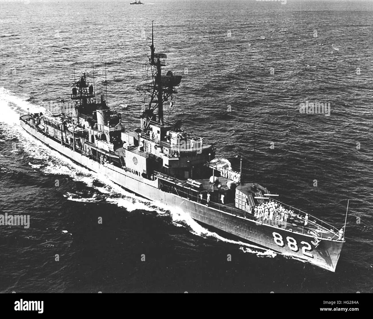 Destroyer USS Furse (DD-882) operates off the coast of Oahu, Hawaii, on ...