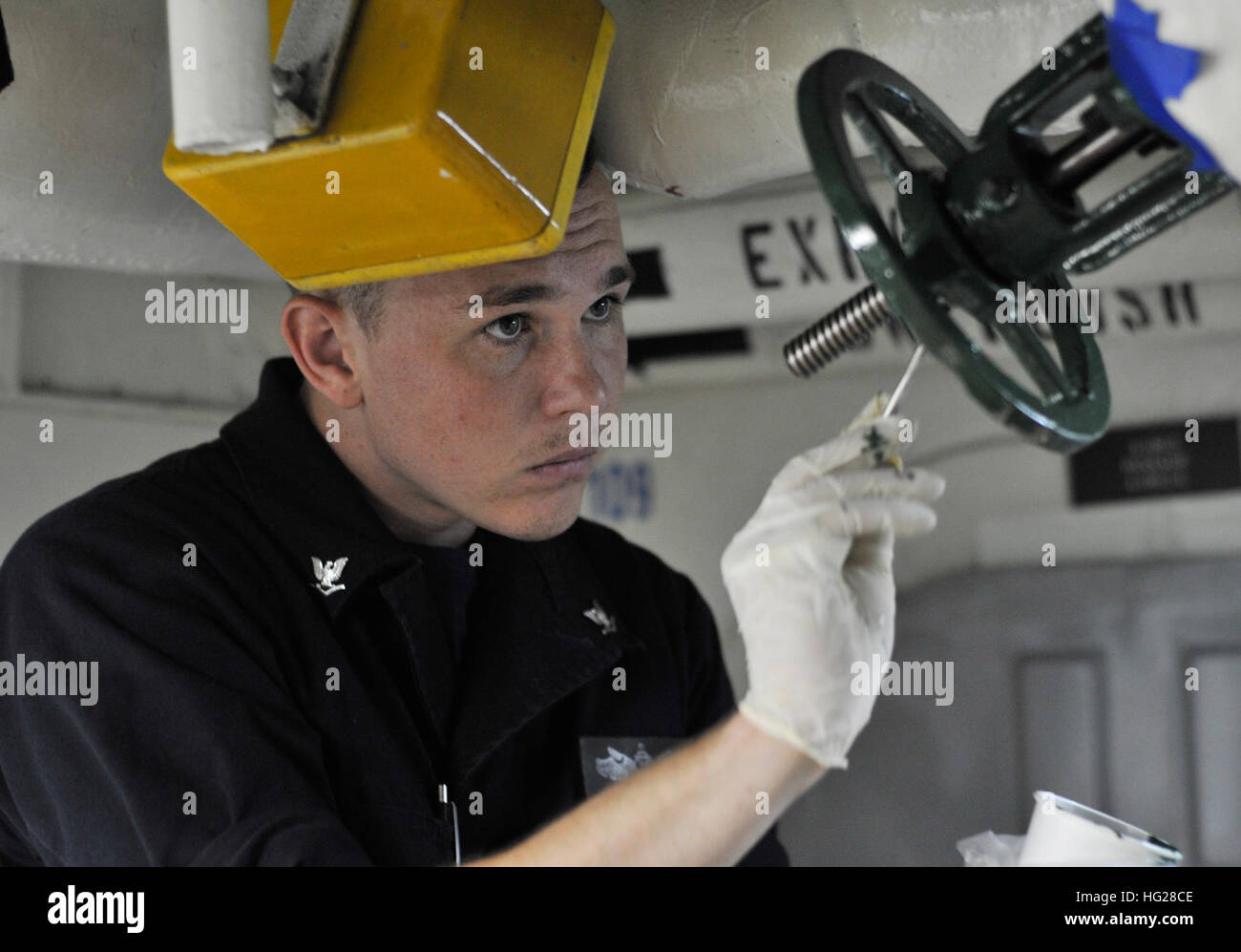 150626-N-LG619-011 PHILIPPINE SEA (June 26, 2015) - Personnel Specialist 3rd Class Samuel Welch, attached to U.S. the 7th Fleet flagship USS Blue Ridge (LCC 19), paints a salt water hand valve. Blue Ridge is patrolling within the U.S. 7th Fleet area of operations after completing a brief maintenance period. (U.S. Navy photo by Mass Communication Specialist 1st Class Mike Story/ RELEASED) USS Blue Ridge operations 150626-N-LG619-011 Stock Photo