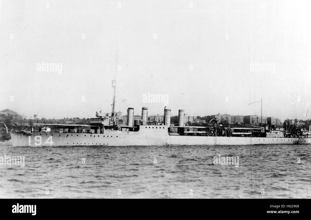 (DD-194) At anchor in New York Harbor, circa 1920. Courtesy of Donald M ...