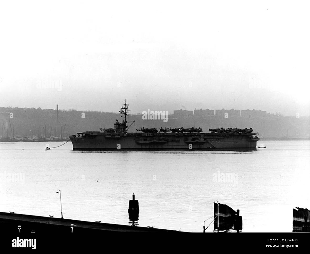 Uss gilbert islands hi-res stock photography and images - Alamy