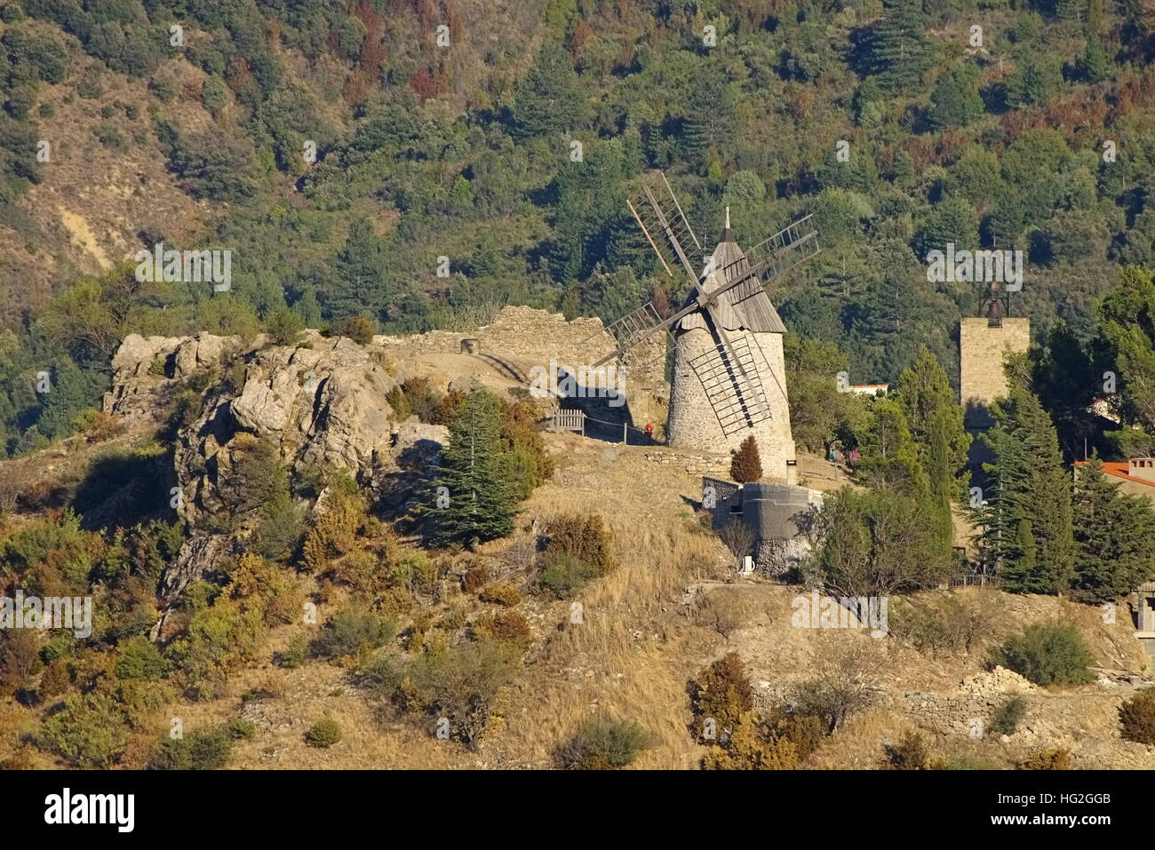 Cucugnan Windmuehle im Süden Frankreichs - Cucugnan windmill in southern France, Corbieres Stock Photo