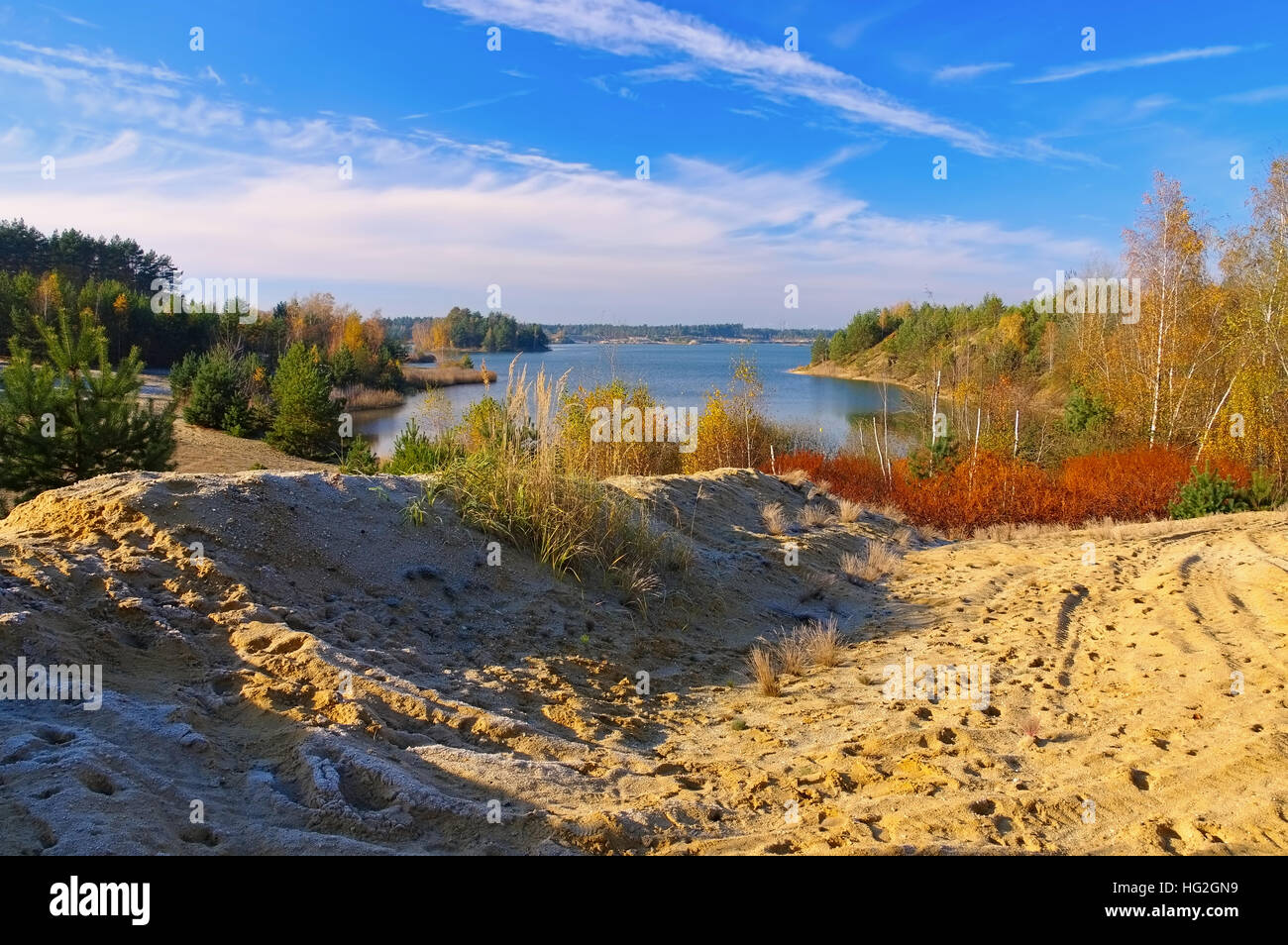 Zeischaer Kiessee, Landschaft in der Lausitz im Herbst - Zeischaer lake, landscape in Lusatia in autumn Stock Photo