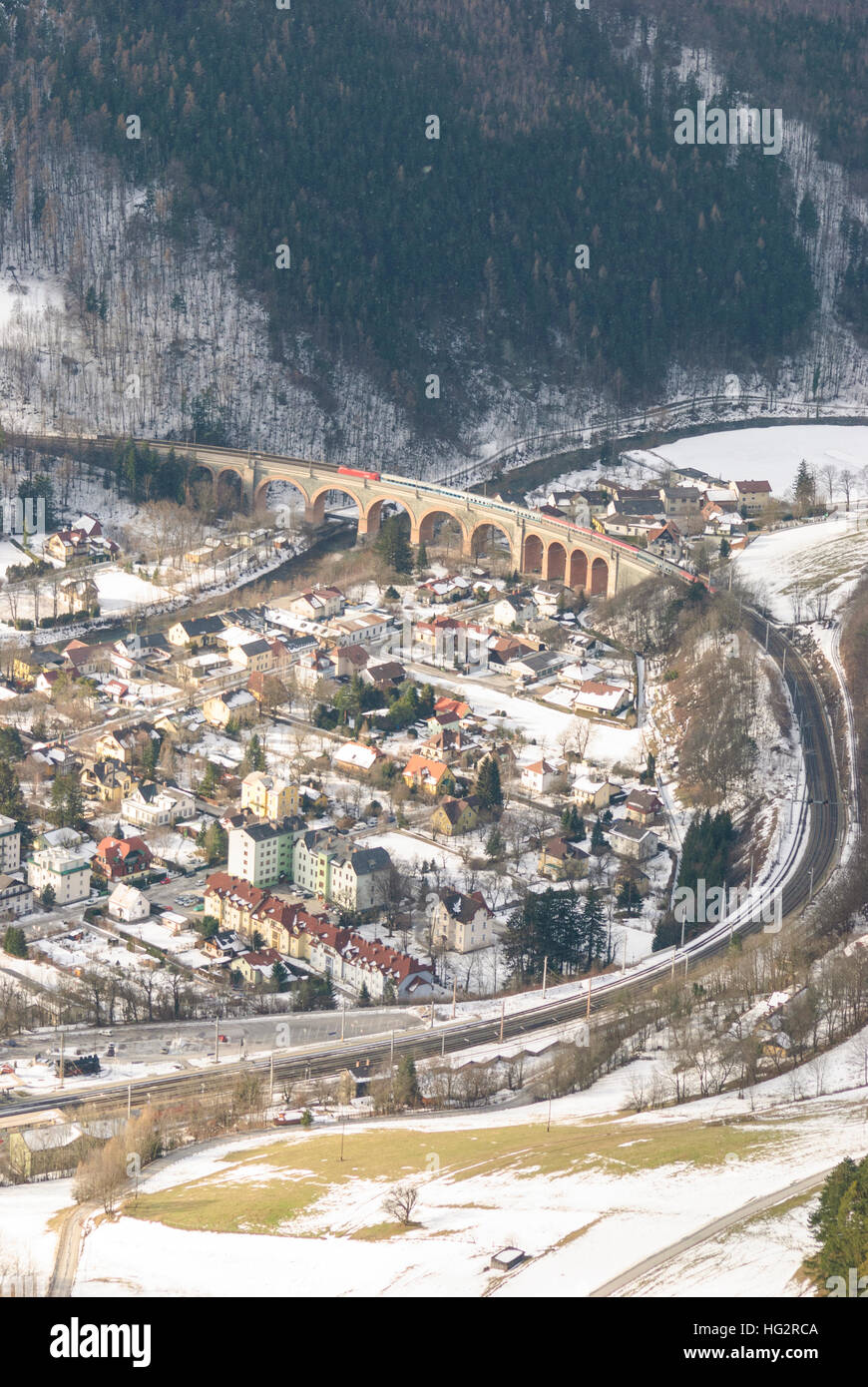 Payerbach: View of Payerbach and the Payerbachgraben Viaduct of the Semmeringbahn with an IC of ÖBB, Wiener Alpen, Alps, Niederösterreich, Lower Austr Stock Photo
