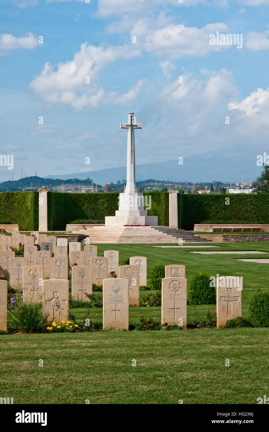 Commonwealth War Graves Commission Cemetery,  Catania, Sicily, with Mount Etna on horizon Stock Photo