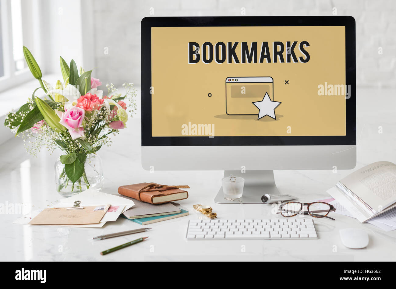 Online bookmarks hi-res stock photography and images - Alamy