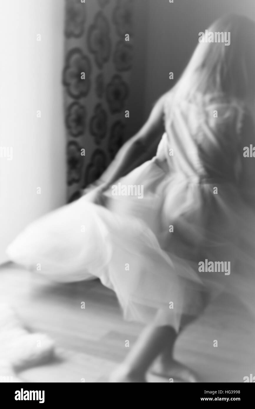 Little girl dancing barefoot hires stock photography and images Alamy