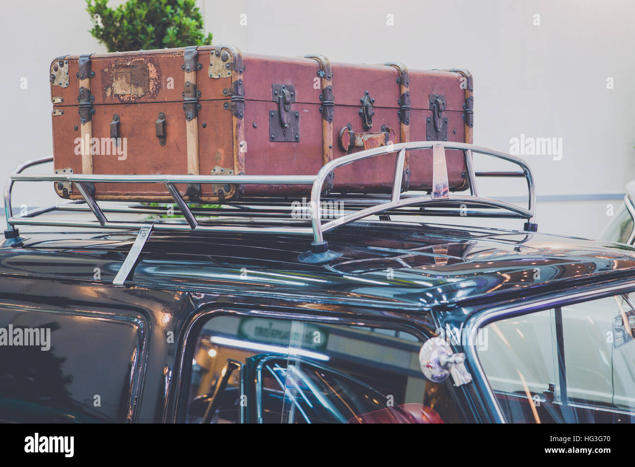 Car suitcases roof hires stock photography and images Alamy